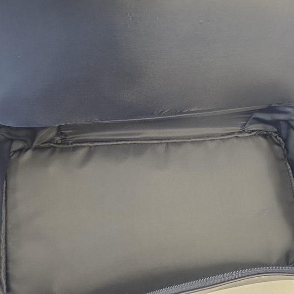 Beis "The Convertible Weekender" in Grey, Travel / Carry On Luggage Pre-owned - Picture 13 of 16